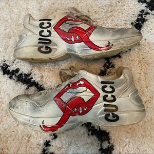 Men's Rhyton sneaker with mouth print (100% Auth)